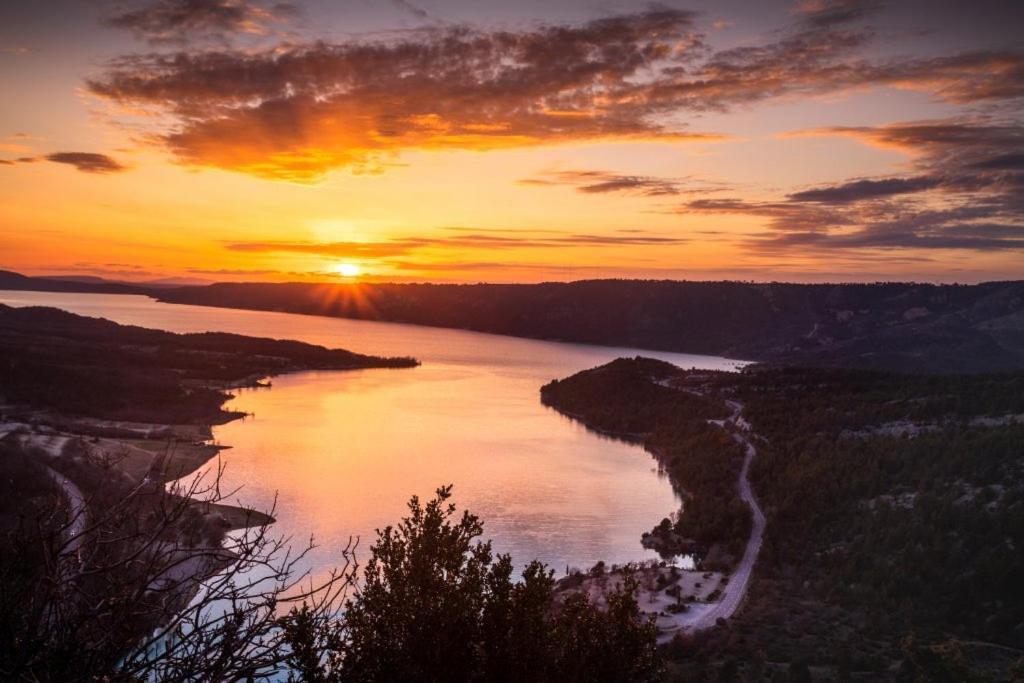 Апартаменты Le Gite De La Badassiere Форкалькье Экстерьер фото